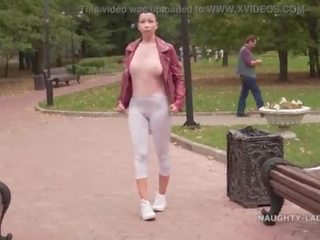 Mỏng trắng chặt chẽ ghết và tuyệt đối blouse… đã làm anh kiểm tra ngoài của tôi cameltoe ;?