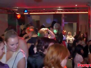 משתפך חובבן eurobabes מסיבה קשה ב מועדון: חופשי מלוכלך סרט 66