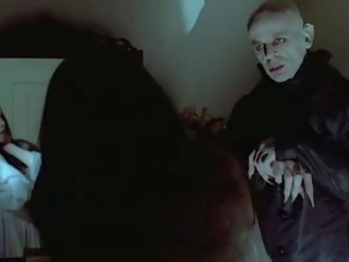 Nosferatu vampyr bites oskuld flicka, fria smutsiga filma f2